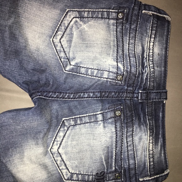 Miss Me Flower Embroidered Jeans - Picture 5 of 6